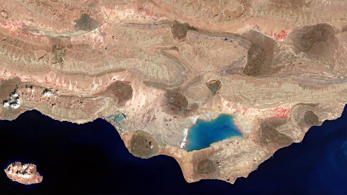 Lake Shūrehzār-e Mehragān