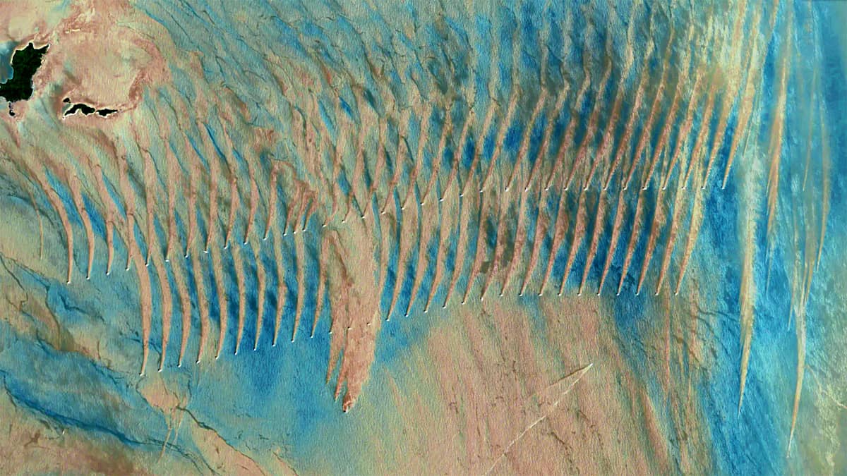Sediment movement behind offshore wind-turbines